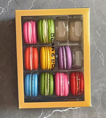 عرضه ماکارون 12 پوشک بالا و پایین بسته بندی جعبه هدیه 24 پوشک بالا و پایین بسته بندی شکلات پوشک بالا و پایین بسته بندی ماکارون سینی پلاستیکی